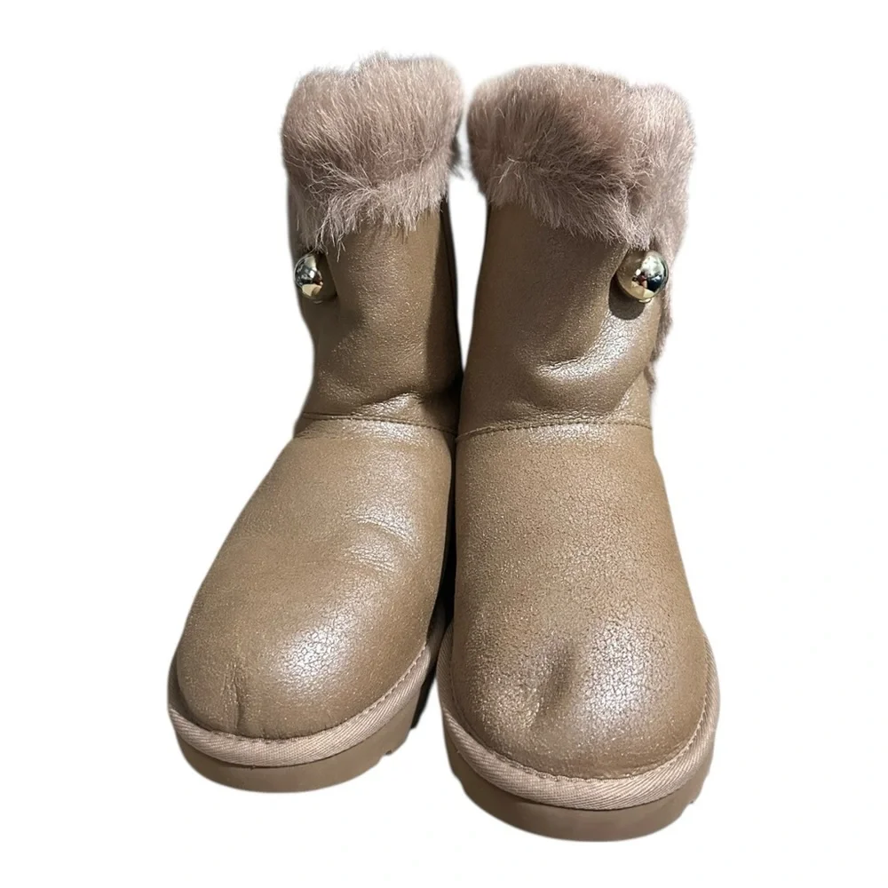 UGG Classic Fluff Pin Antique Pearl Boots NWB Size 7